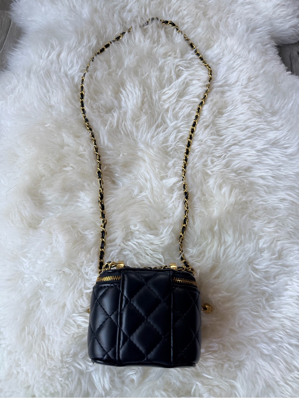 Chanel MAKEUP Black Leather Gold Ball Box Bag w Gold Hardware (SEALED) NEW - Picture 4 of 16